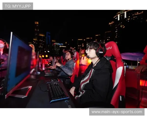 电竞迷热议：年度最惊艳操作TOP10